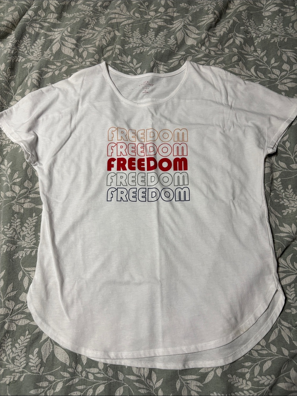 new directions White Graphic 'Freedom' Short Sleeve Tee